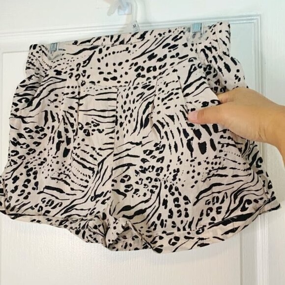H&M Animal Print Pleated Cotton Cuff Pocket Elastic Waist Lightweight Shorts - Picture 16 of 16